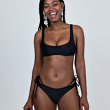 Medium / Black
